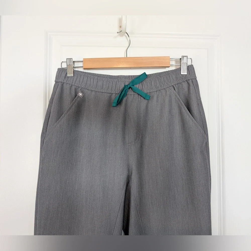 FIGS Men’s Tansen Jogger Scrub Pants Graphite Size Small